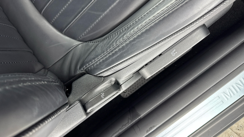 MINI Hatchback 1.5 Cooper Exclusive 3dr Auto Petrol Hatchback